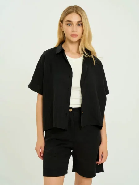 Легкая однотонная рубашка чорна