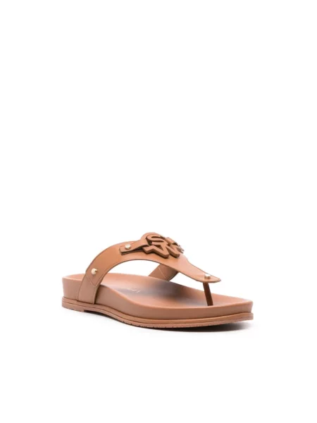 Klapki Stuart Weitzman skórzane bez obcasa brązowe