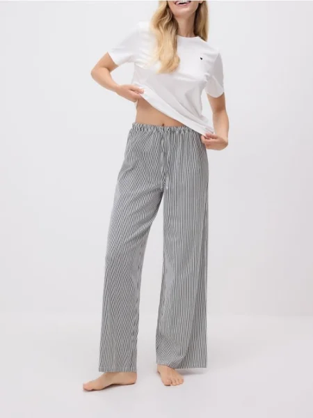 Reserved Dwuczęściowa piżama z haftem złamana biel