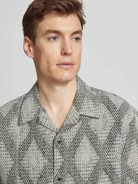 Koszula casualowa o kroju regular fit z kołnierzykiem typu resort Antony Morato czarna