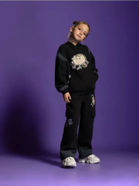 Reserved Bluza z kapturem Pusheen czarny