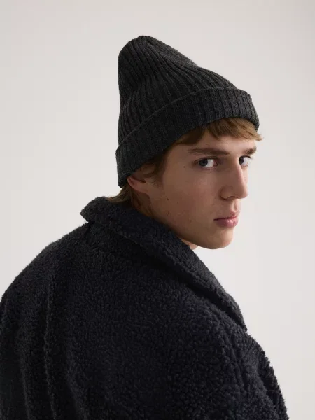 Шапка Reserved серая