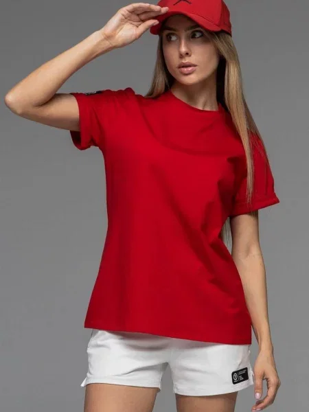 Женская трикотажная футболка червона