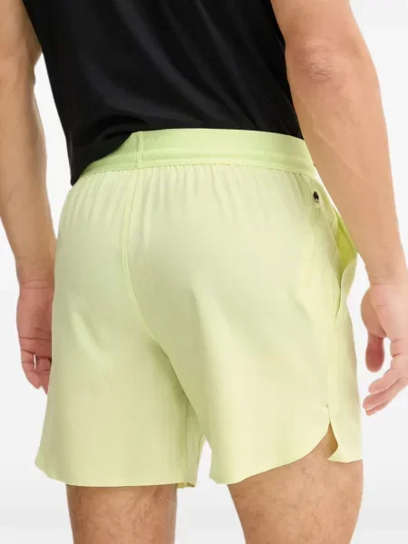 Pantaloni scurți Under Armour cu imagine galben