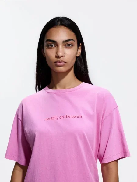 Reserved Tricou din cu inscripție roz