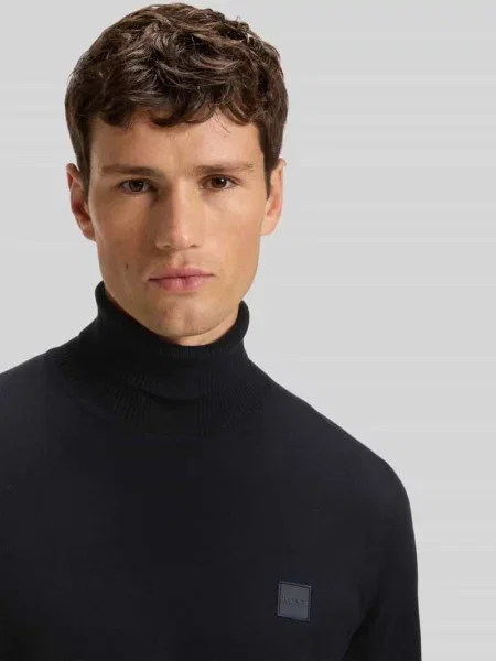 Sweter z golfem z naszywką z logo z kaszmiru Boss granatowy