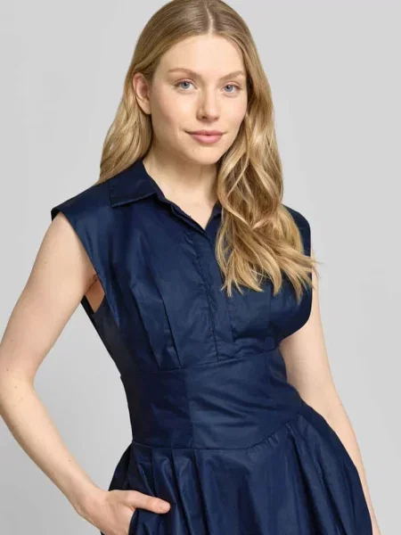 Sukienka midi z ukrytą listwą guzikową model CHERRY' Guess