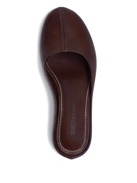 Papuci tip mules Bernardo din piele cu pană maro