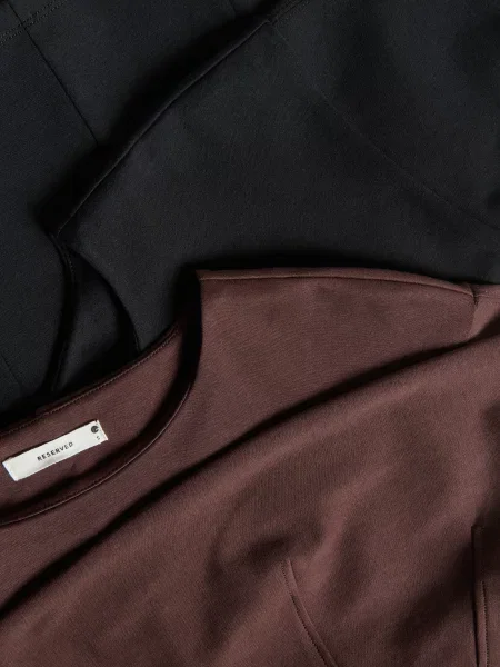 Reserved Гладкий світшот чорний