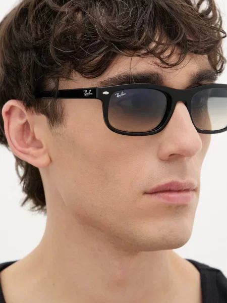 Ray-Ban napszemüveg fekete