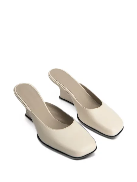 Papuci tip mules By Far cu pană alb