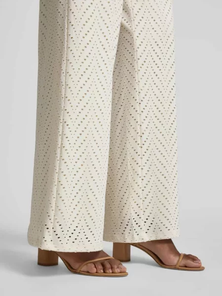Spodnie materiałowe z szeroką nogawką i ażurowym wzorem model ‘DELAIA’ Vila