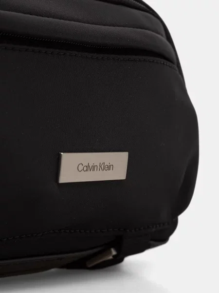 Calvin Klein Válltáska Sleek Utility Camera Bag fekete