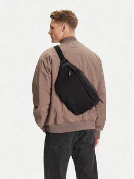 Calvin Klein Jeans Torbica za okrog pasu﻿ Metro Nylon Oversized Waistbag črna