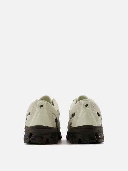 Замшевые кроссовки New Balance бежевые
