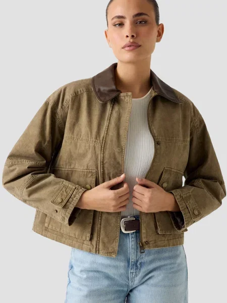 Демісезонна куртка GUESS оливковий