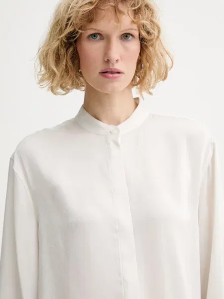 Calvin Klein ing bézs