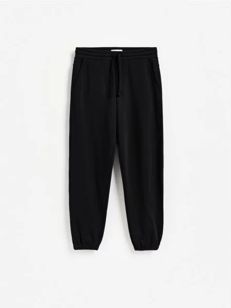 Reserved Pantaloni de trening din negru