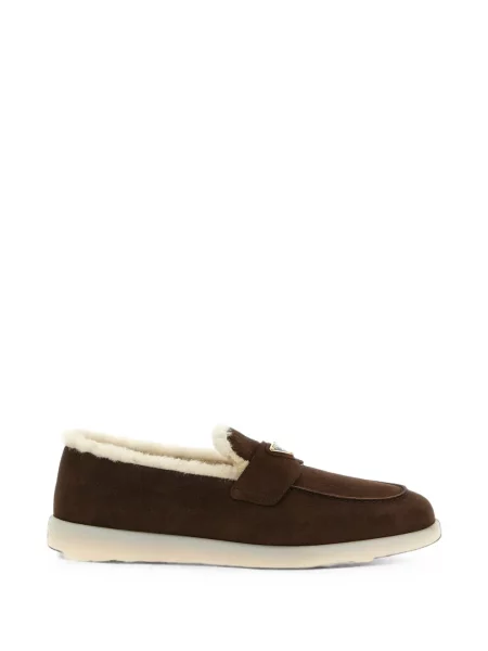Pantofi loafer Prada din piele de căprioară cu autograf maro