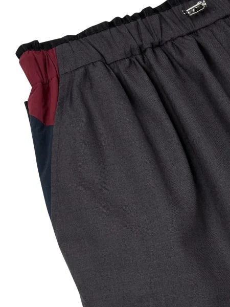 Pantaloni scurți Studio Tomboy gri