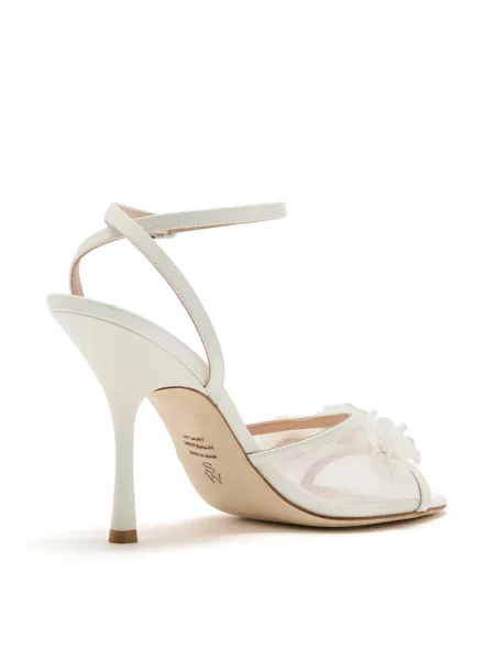 Virágos csatos aplikált szandál Stuart Weitzman fehér