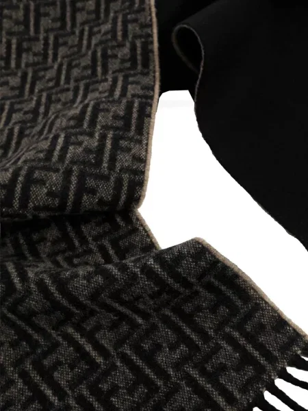 Fular Fendi negru