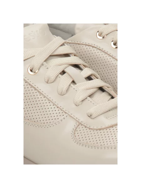 Кожаные кроссовки Estro бежевые