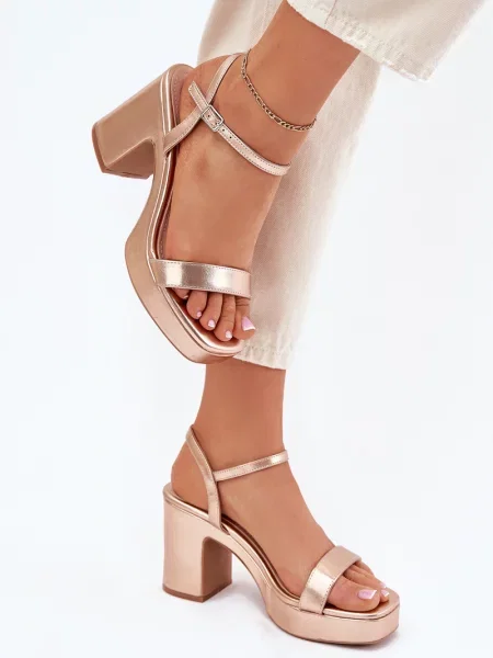 Usnjene sandali Boto roza