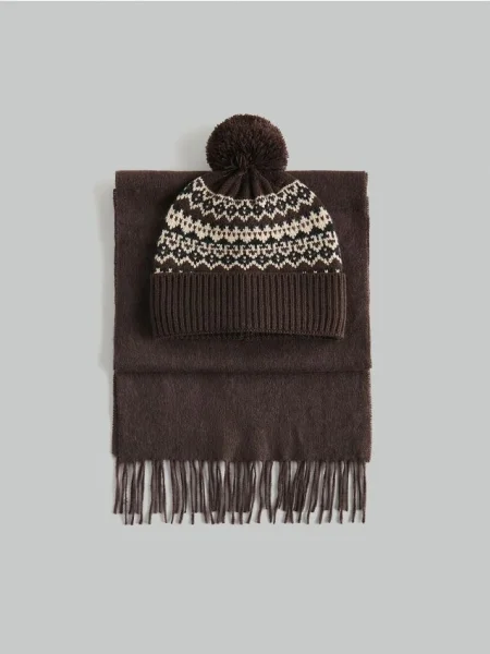 Reserved Căciulă beanie cu pompon maro-închis maro