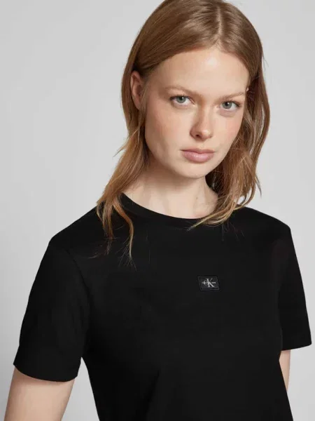 T-shirt o kroju Regular Fit z nadrukiem z logo Calvin Klein Jeans czarna
