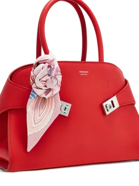 Fular Ferragamo de mătase cu imagine roz