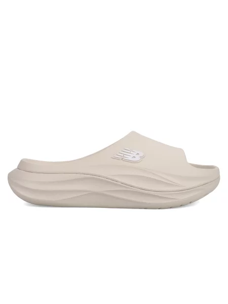 Klapki New Balance – beżowe