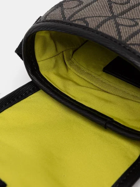 Calvin Klein Válltáska sötét bézs / fekete barna