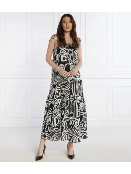 Liviana Conti De in rochie negru