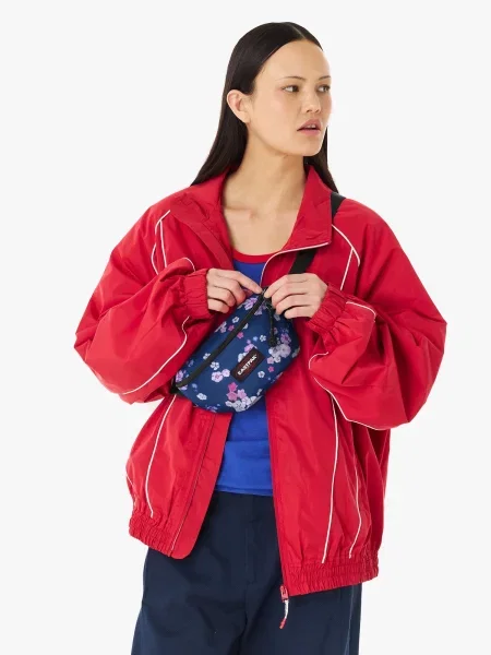 EASTPAK Ľadvinka Springer námornícka modrá / levanduľová / svetlofialová čierna