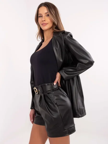 Cu centură pantaloni scurți Rue Paris din piele negru