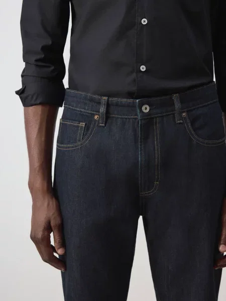Jeansy Moby relaxed fit w ciemnym kolorze Mężczyzna 40 MANGO MAN niebieski