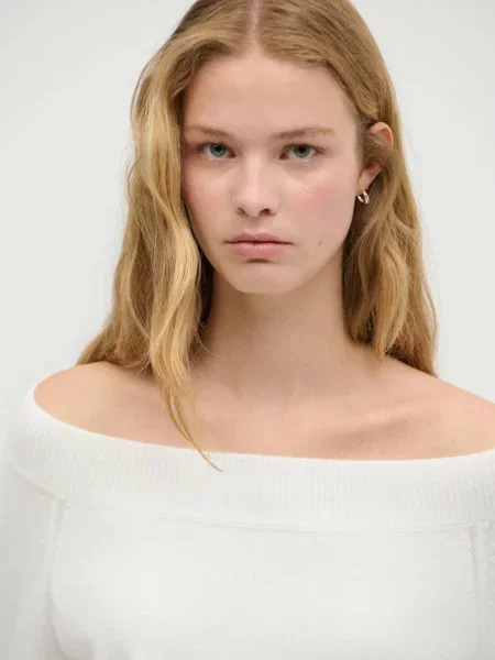 Sweter z dekoltem łódką złamana biel Teen XXS MANGO TEEN