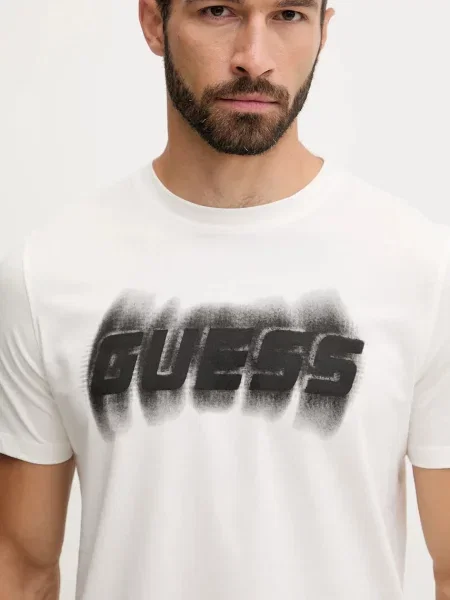 Футболка Guess с принтом бежевая