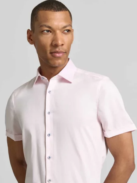 Koszula o kroju slim fit biznes z kołnierzykiem typu kent Olymp Level 5 różowa