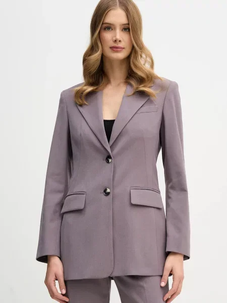 Sisley sacou un singur rând de uni violet