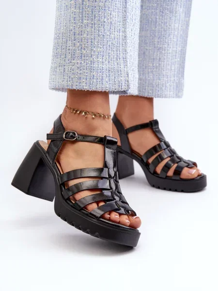 Usnjene lakirane sandali Vinceza črna