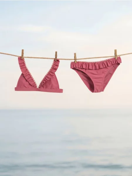 Reserved Dvojdielne plavky s volánom škoricovo červená
