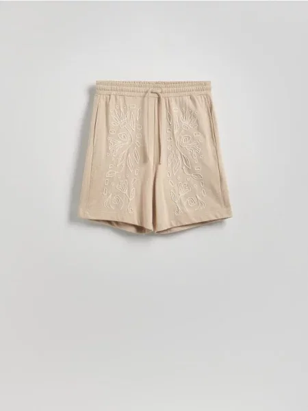 Reserved Pantaloni scurți regular cu detaliu brodat bej