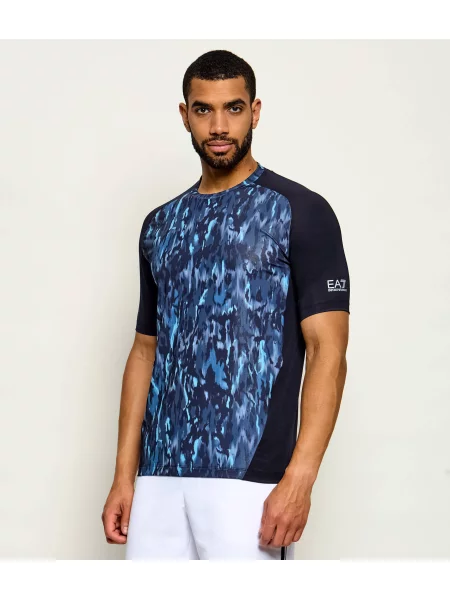 Tricou