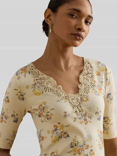 T-shirt o kroju slim fit z mieszanka bawełny z obszycie koronką Lauren Ralph Lauren