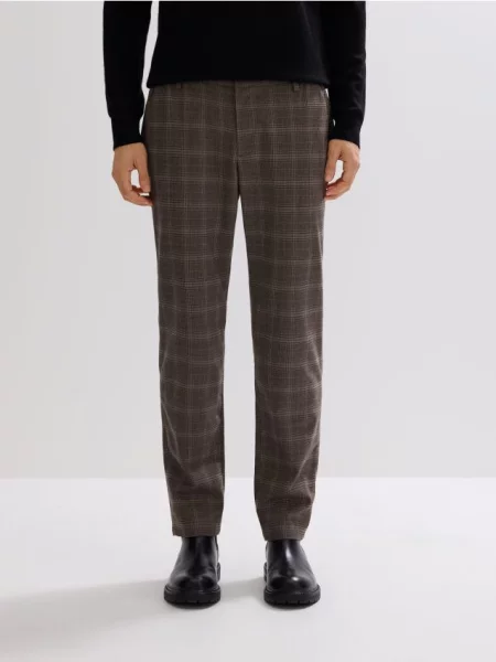 Reserved Чіно штани slim у клітинку темно коричневий