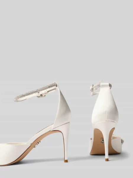 Czółenka z ozdobą z cyrkonii model Last Dance' Steve Madden biała