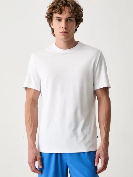 On tricou de antrenament pentru bărbați cu Focus-T alb
