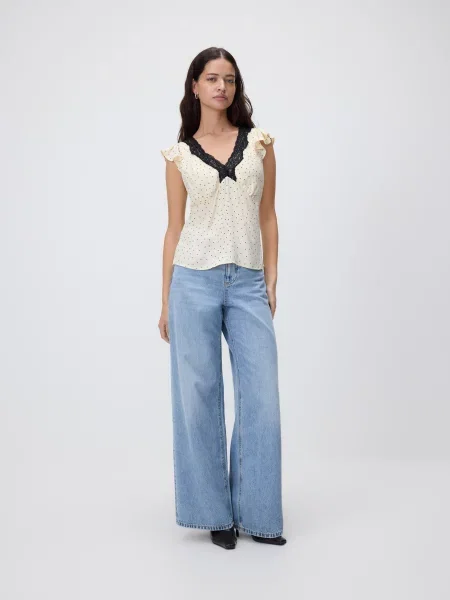 Reserved Блузка з мереживом кремовий 